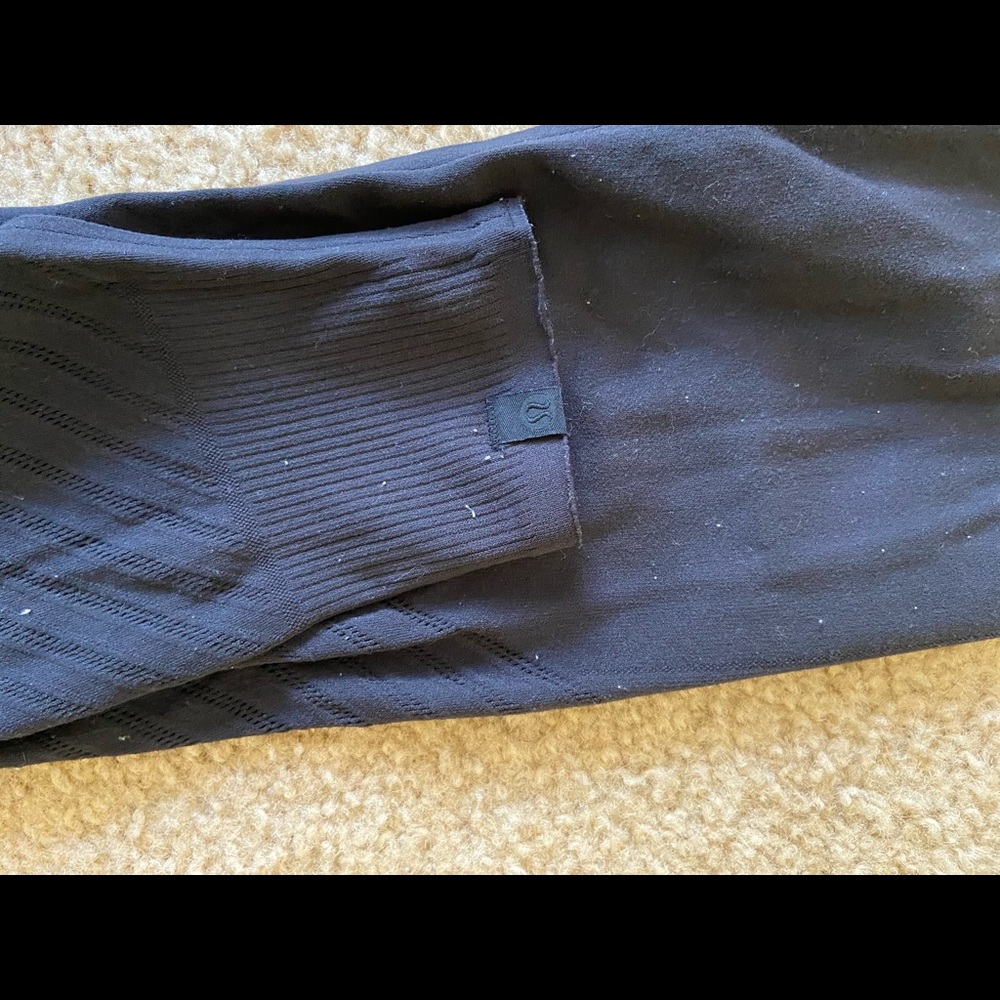 Maybe Size 4... not sure. Full length lulus